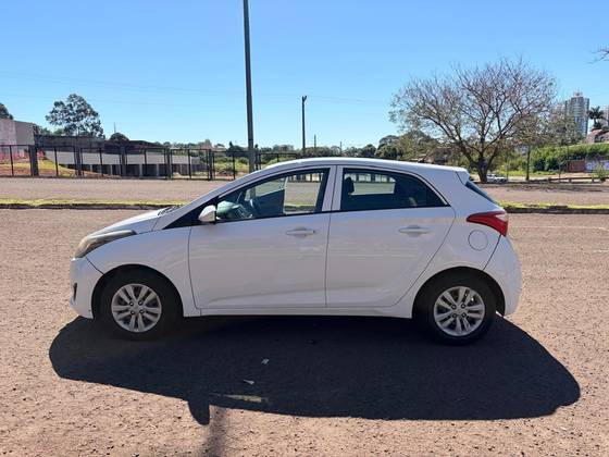 HYUNDAI HB20 1.0 COMFORT PLUS 12V FLEX 4P MANUAL HYUNDAI HB20 1.0 COMFORT PLUS 12V FLEX 4P MANUAL